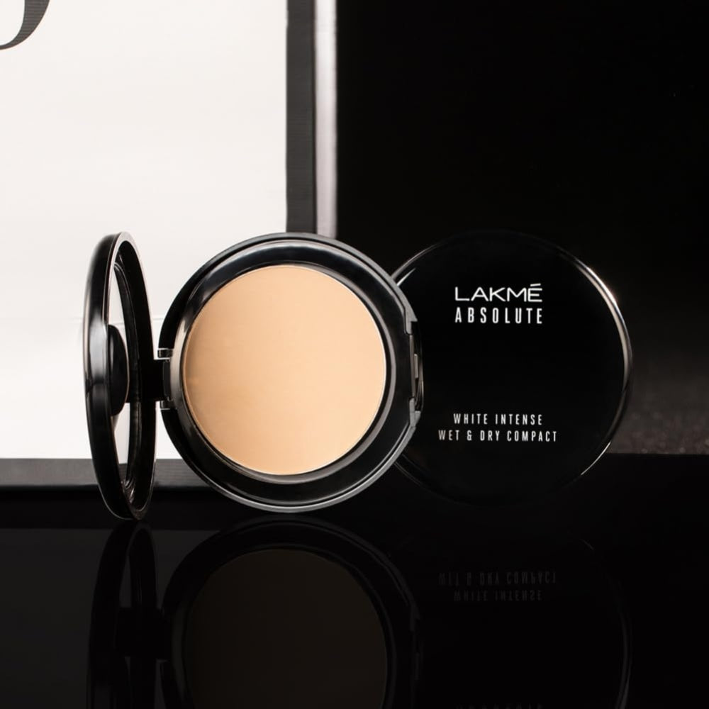 Lakme Showstopper Collection Rouge Bloom Setting Powder - Almond (12 gms)